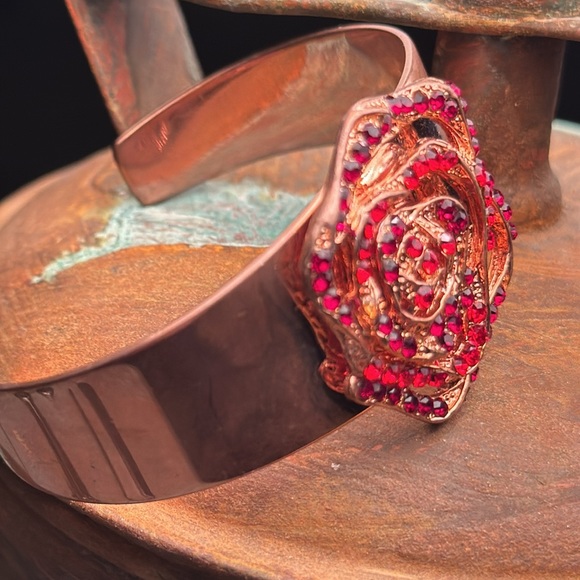 Copper cuff bracelet with red rhinestone flower front - Picture 2 of 4